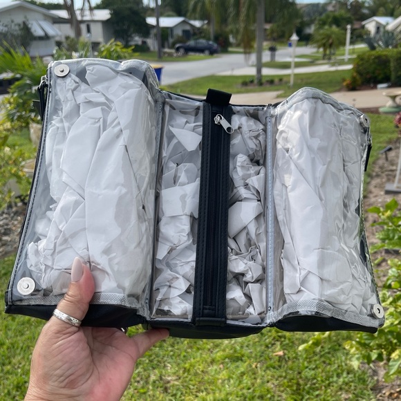 TAHARI Cosmetics Pyramid Case - Picture 11 of 14